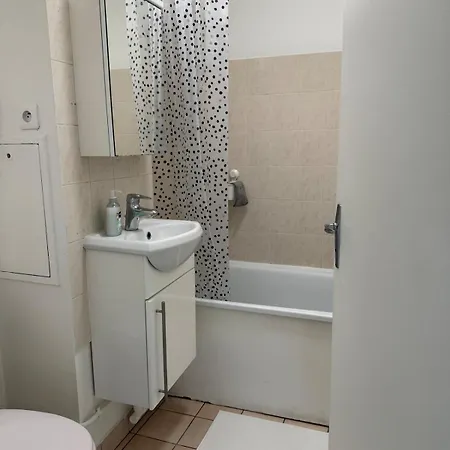 Cozy, Quiet And Bright Arpajon